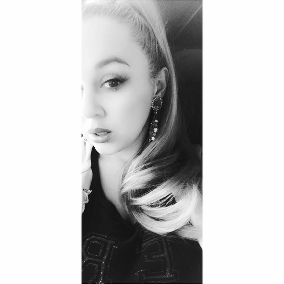 Meet your Posher, Iris - Picture 1 of 1